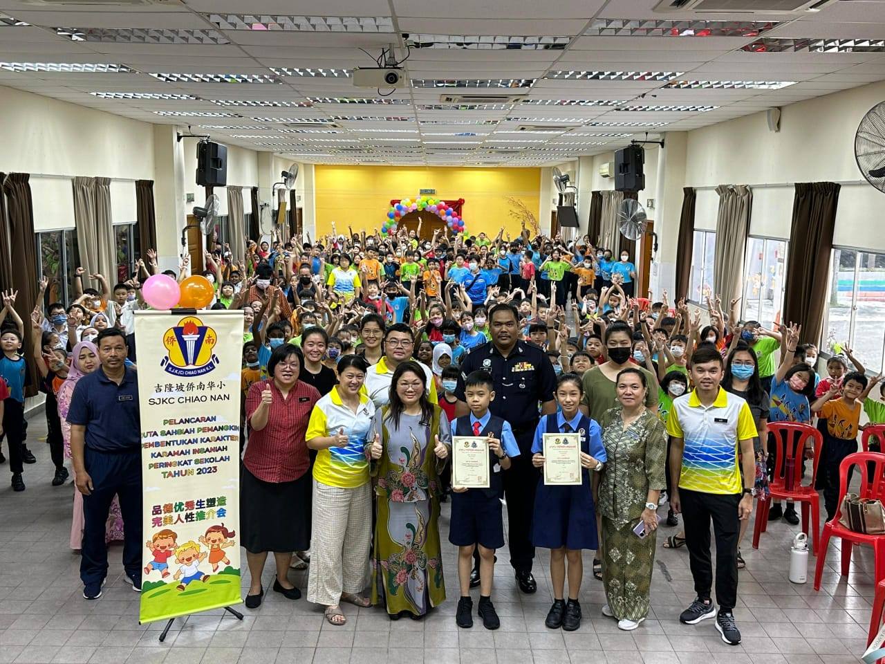 品德优秀生塑造完美人性推介礼